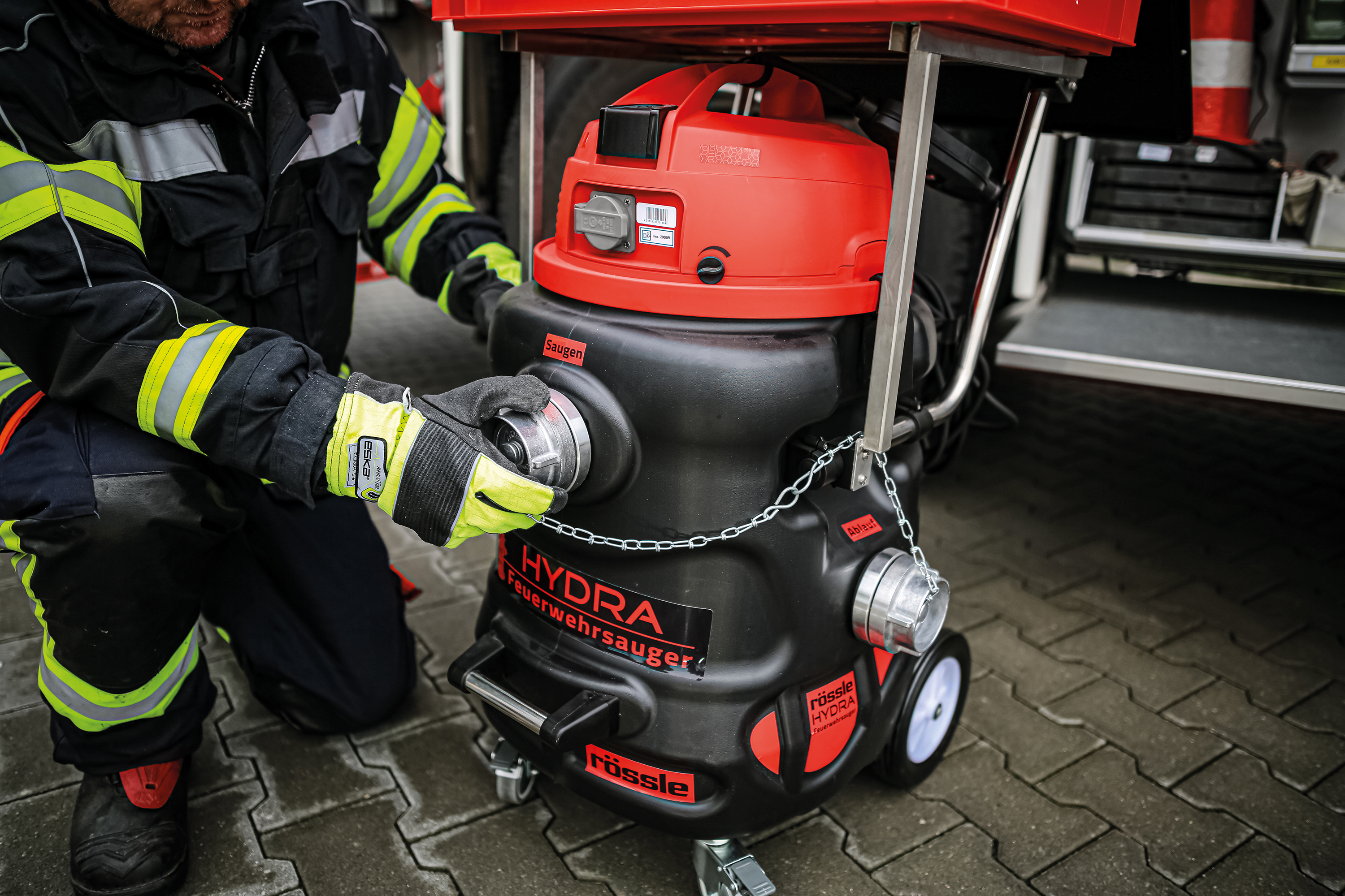HYDRA-Z Feuerwehrsauger mit Zusatzpaket und Halterung - Rössle